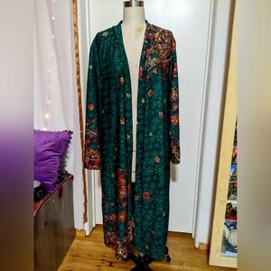 Beautiful Green Kimono with flowers and gold details